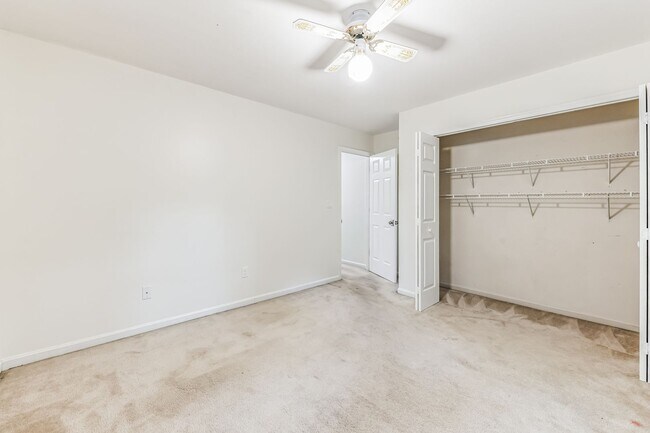 Building Photo - Country Charmer 3Bd/2.5Bth colonial home w/ 2 car garage on 1 acre! $1000 first month credit!