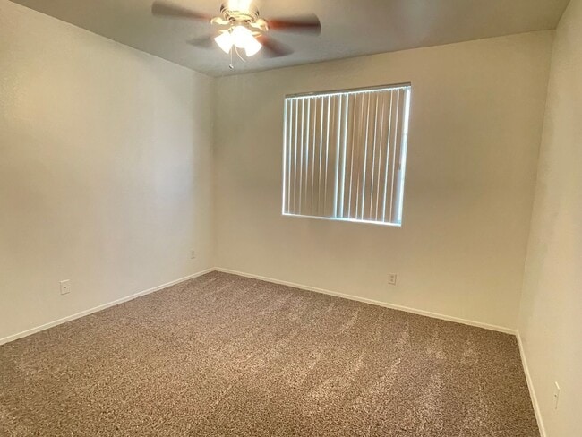 Building Photo - MOVE IN SPECAIL OAC-NEW CARPET AND PAINT, 2 bed/2 bath/ 1 CG/ Overlooking beautiful pool