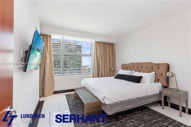 Building Photo - 1395 Brickell Ave
