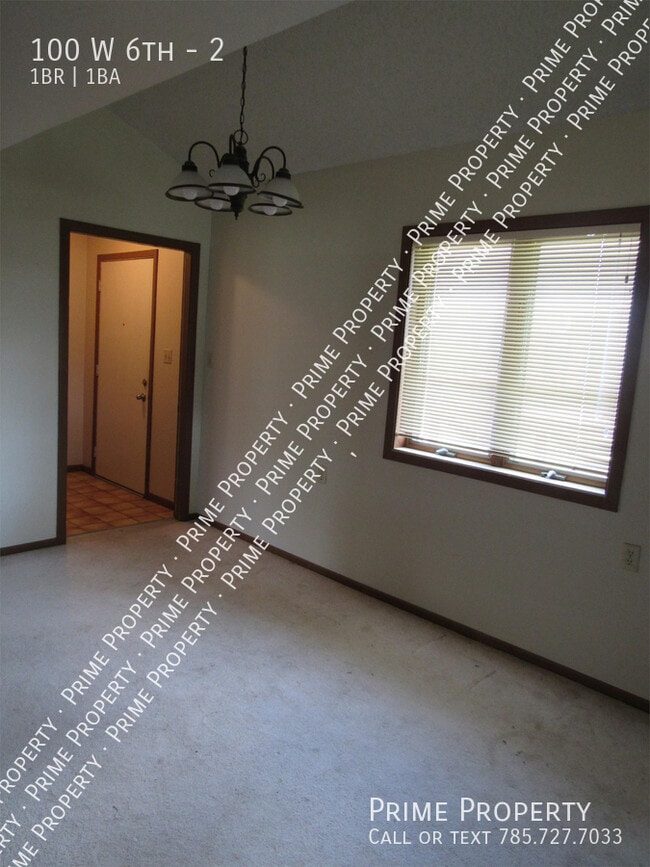 Building Photo - 100 W 6th-2