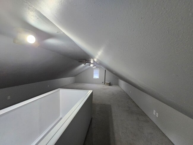Building Photo - 2 Bedroom House