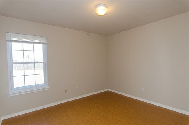 Building Photo - 1006 Promenade Ct