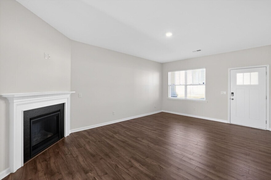 Building Photo - 105 Silicon Dr