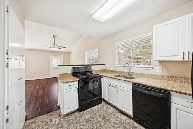 Building Photo - 17138 Barcelona Dr