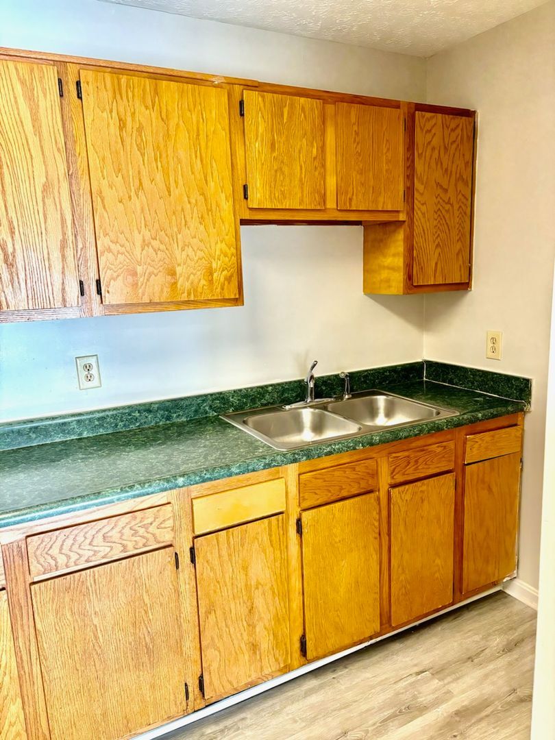 Building Photo - 526 Locher Aly
