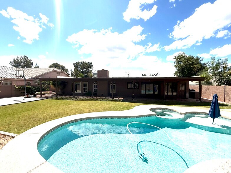 Building Photo - 8315 S Taylor Dr