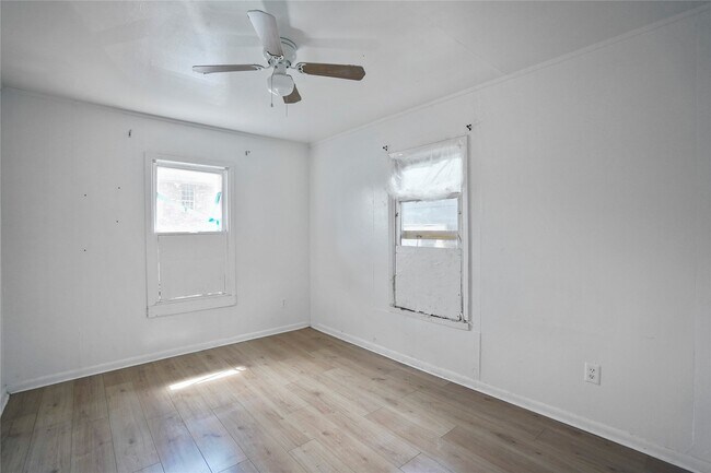 Building Photo - 3003 Amboy St