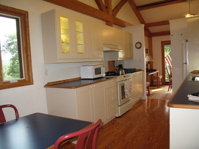Building Photo - 402 Forest Beach Rd