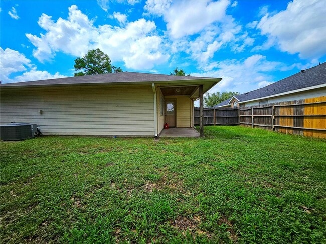 Building Photo - 16611 Creek Trail
