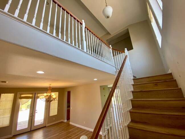 Building Photo - Executive 5 BR Home With Pool RV Parking H...