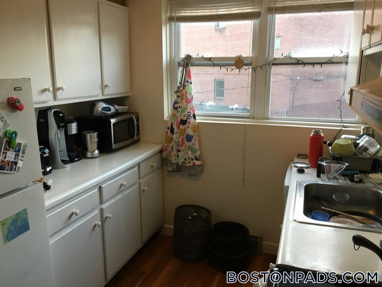 Building Photo - 402 Highland Ave