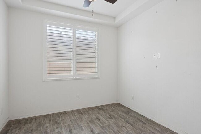 Building Photo - 10445 E Tesla Ave