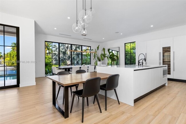 Building Photo - 895 NE 76th St