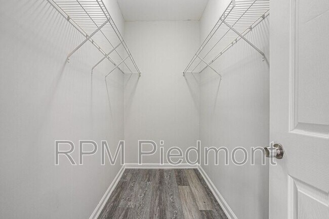Building Photo - 2829 3rd Ave SW