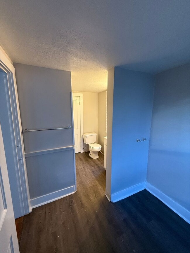 Building Photo - 613 N Cascade Ave