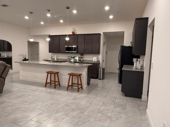 Building Photo - 878 SW Haas Ave