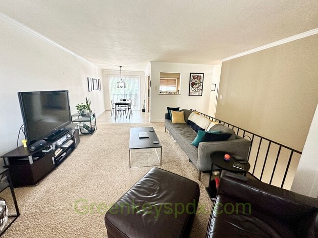 Building Photo - Two bedroom one bathroom condo in Southwes...
