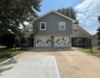 Building Photo - 814 NW 36th St Terrace