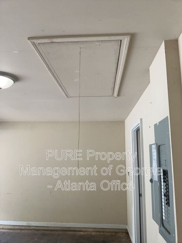 Building Photo - 160 Pine Ridge Rd