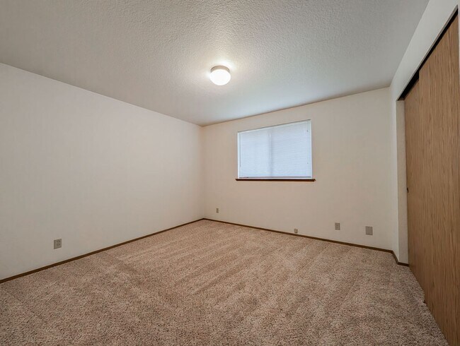 Building Photo - 9114 44th Dr NE