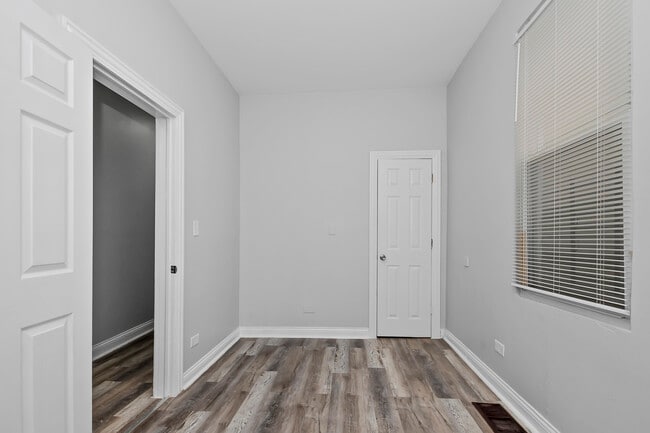 Building Photo - 5357 S Honore St