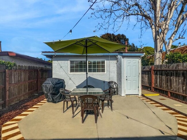 Building Photo - 5118 Savannah St