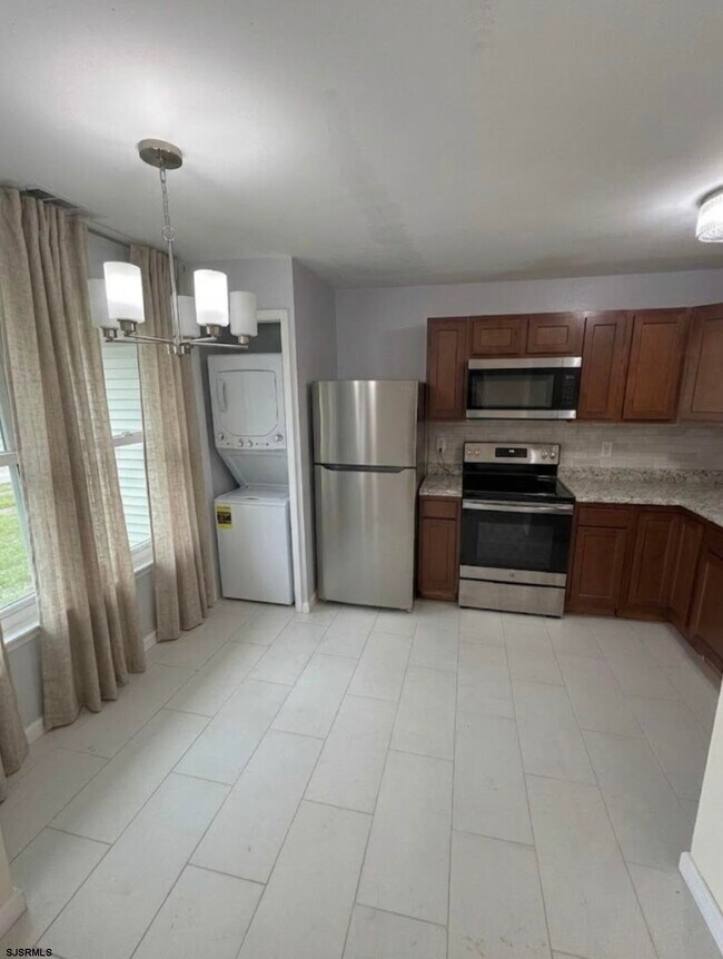 Building Photo - 3503 Woodlands Dr