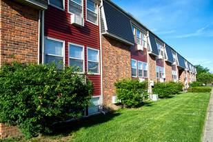 Building Photo - Colonial Court