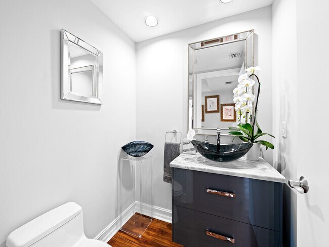 Building Photo - 715 Bayshore Dr