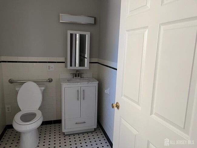 Building Photo - 104 W High St