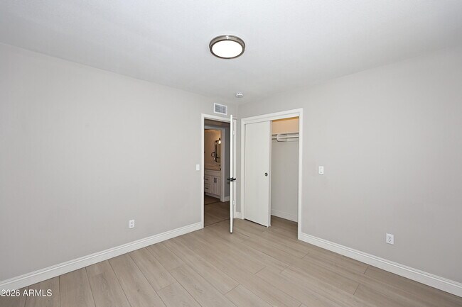 Building Photo - 2131 E Geneva Dr
