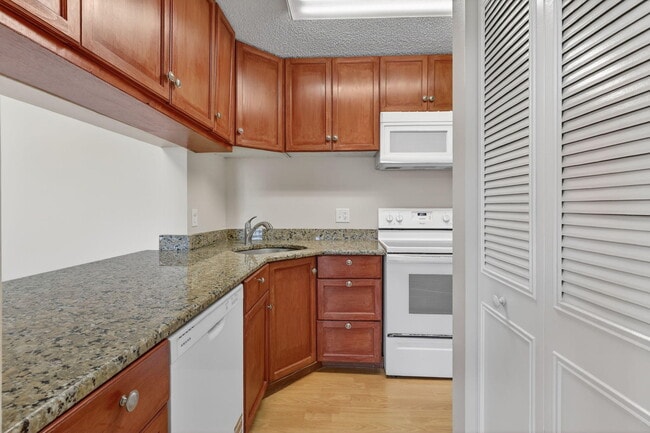 Building Photo - 624 Sea Pine Way