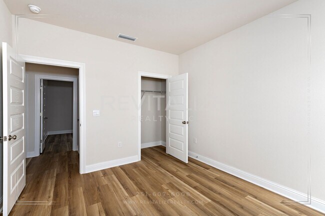 Building Photo - Brand-New 5BR Fairhope Home on Corner Lot with Garage