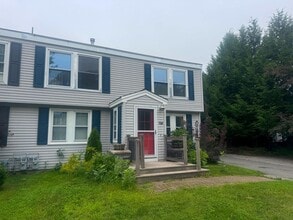 Building Photo - Charming 3 Bedroom Townhouse
