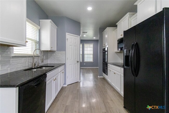 Building Photo - 6505 Clear Brook Dr