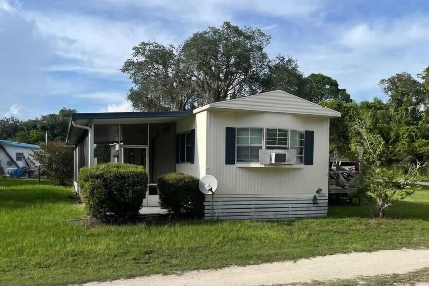 Building Photo - 9646 St Clair Rd