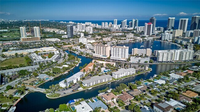 Building Photo - 470 Paradise Isle Blvd
