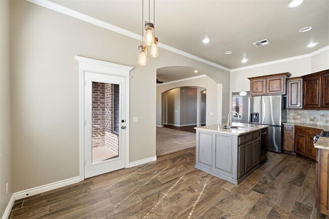 Building Photo - 3613 Regal Dr
