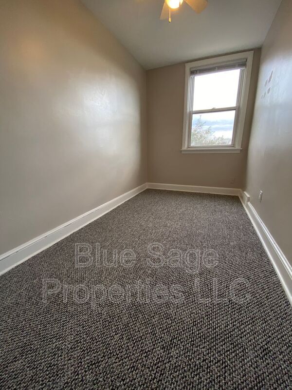 Building Photo - 2254 S Harwood Ave