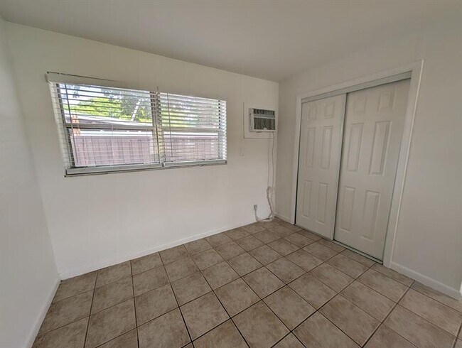 Building Photo - 140 NW 40th St