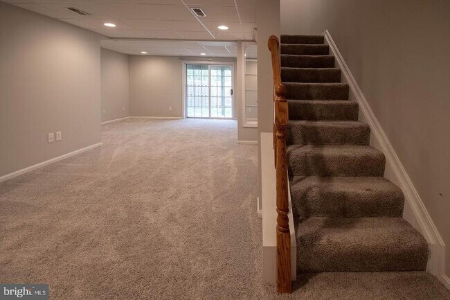 Building Photo - 5620 Queen Anne Ct