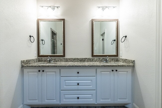 Building Photo - The Townhomes Of Stonebridge!