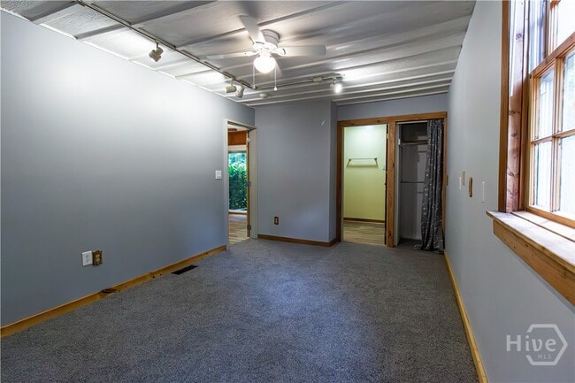 Building Photo - 1037 College Station Rd