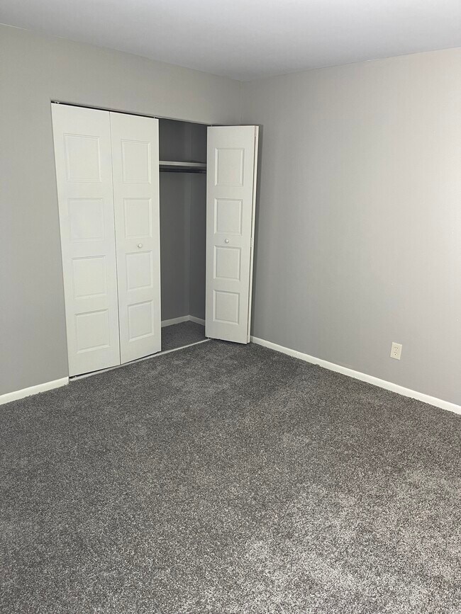 Building Photo - 4475 W Milham Ave