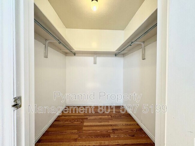Building Photo - 1099 Shepard Ln