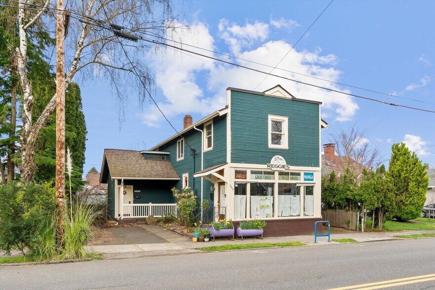 Building Photo - 7015 N Greeley Ave