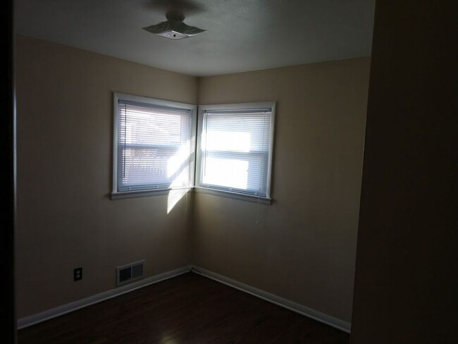 Building Photo - 2737 Hamilton Ave