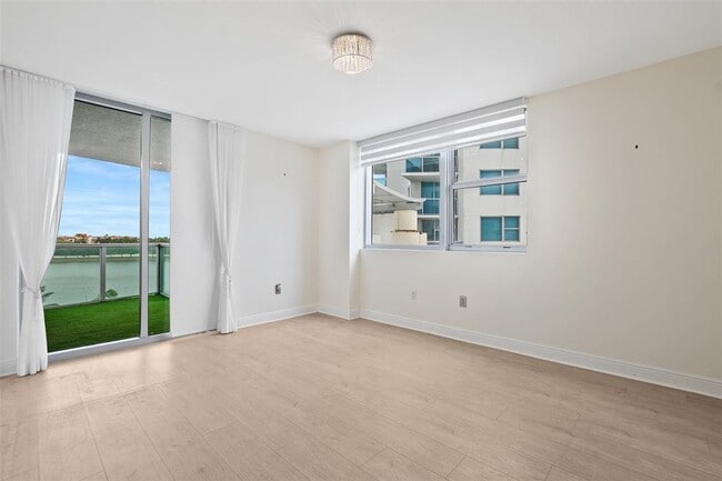 Building Photo - 2681 N Flamingo Rd