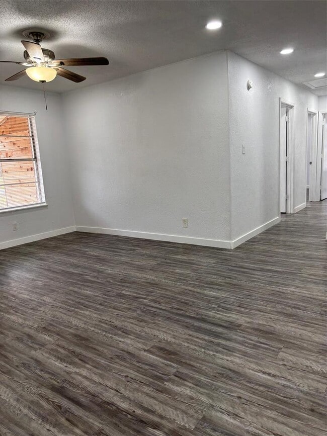 Building Photo - 2012 Water St