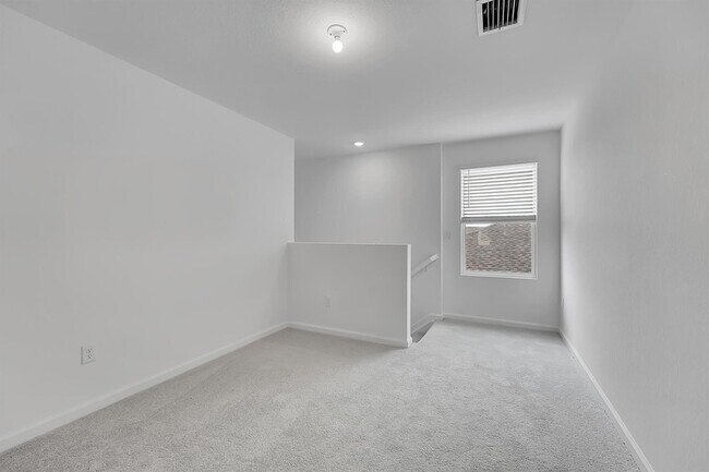 Building Photo - 662 Carlyle Wy